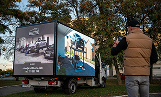 Edge-to-Cloud Streaming Optimization for Mobile LED Screen Vans