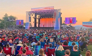 How Mobile Outdoor Screens Combine Mobility and High-Impact Visuals
